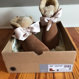 Ugg Gita Bow Boot Size 8